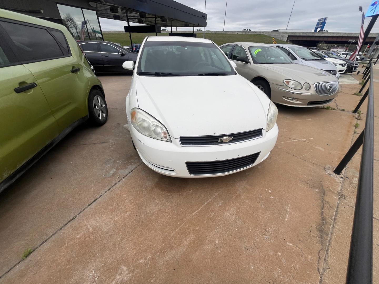 2009 BLACK CHEVROLET IMPALA LS LS (2G1WB57KX91) with an 3.5L V6 OHV 16V FFV engine, 4-Speed Automatic transmission, located at 8101 E. Skelly Dr., Tulsa, OK, 74129, (918) 592-3593, 36.121891, -95.888802 - Photo#1